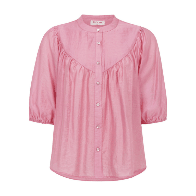 Ana skjorte fra Tooday i en smuk rosa farve.  Skjorten har 3/4 lange ærmer med elastik, rund hals og knapper.  Farve: rosa  Findes i flere farver Kvalitet: 80% Viscose 20% Polyamide