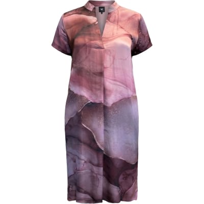 Smuk Aia kjole fra Nü i et smukt rosa print