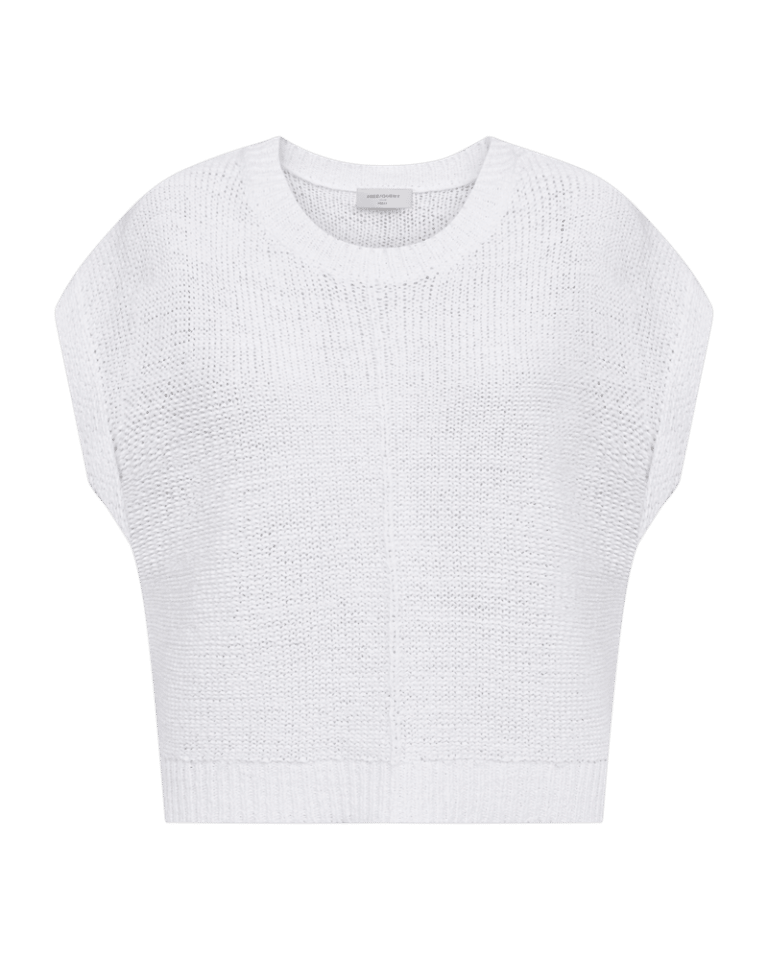 Estapper Vest fra Freequent i en blød kvalitet med en strikket struktur. Vesten er enkel i modellen med et lille cap sleeve, en rund halsudskæring, ribkanter samt en elegant, løs pasform. Lille cap sleeve Rund halsudskæring Ribkanter Løs pasform Strikket struktur Kvalitet: 65% akryl 35% Nylon Farve: hvid