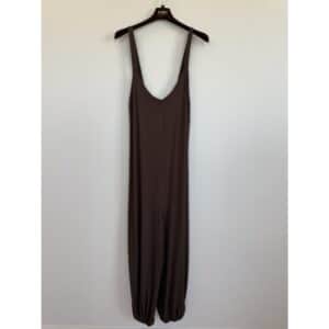 Mdc Orielle jumpsuit fra Marta du Chateau. Lækreste bløde buksedragt perfekt til sommer og solskinsdage. Findes i sort og brun. S/M Brystmål: 47 cm. Længde: 136 cm. L/XL Brystmål: 49 cm. Længde: 138 cm.