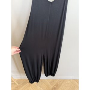 Mdc Orielle jumpsuit fra Marta du Chateau. Lækreste bløde buksedragt perfekt til sommer og solskinsdage.