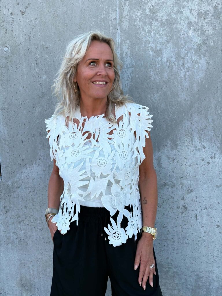 Yrsa blondetop fra Tim & Simonsen.  En lækker blød blonder, som er skøn at have på. 